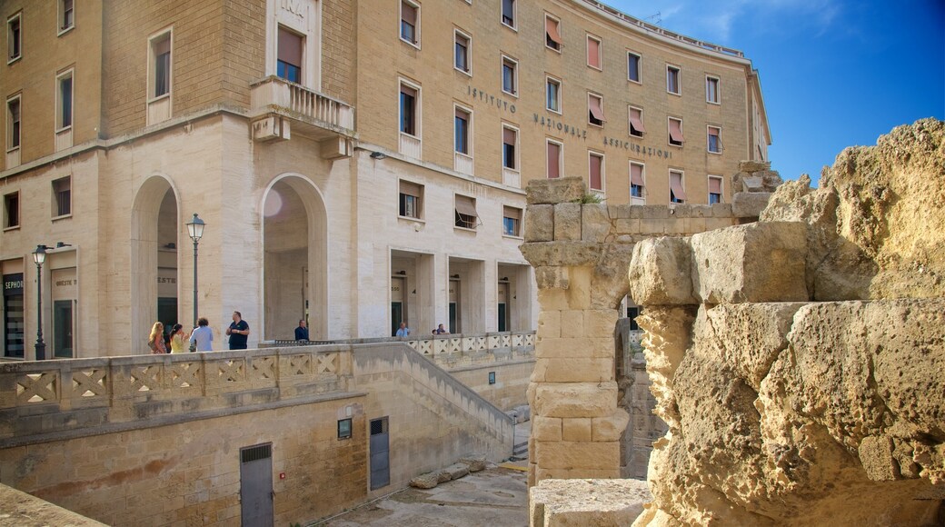 Anfiteatro romano ofreciendo una ruina