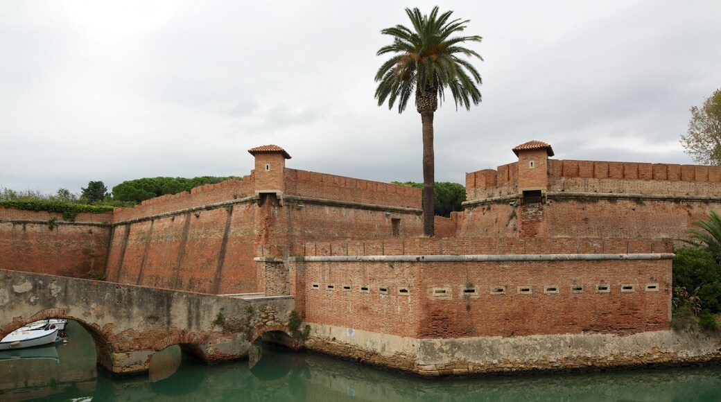 Fortezza Nuova showing heritage architecture and a river or creek
