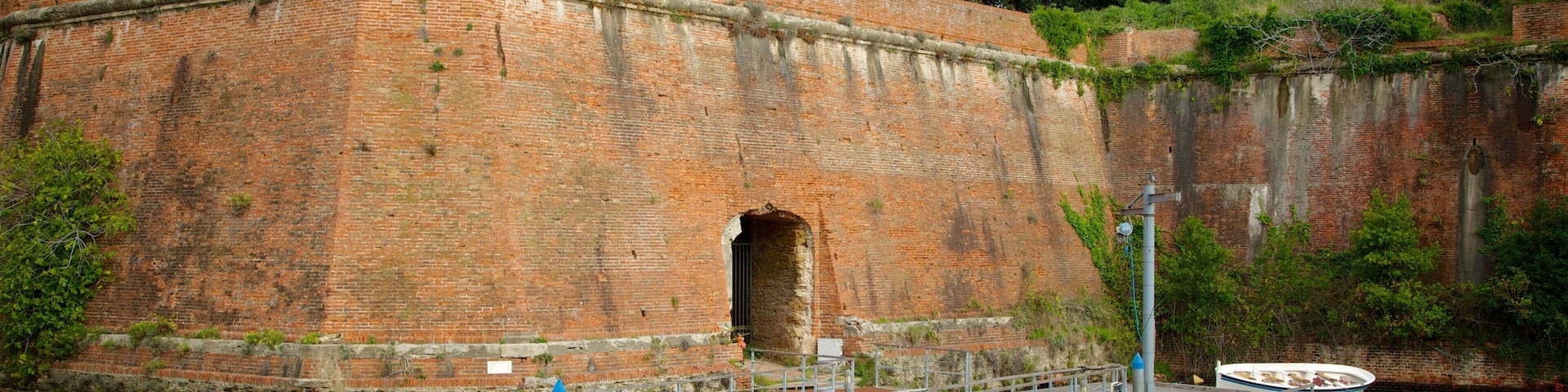Nova Fortaleza mostrando um rio ou córrego e arquitetura de patrimônio