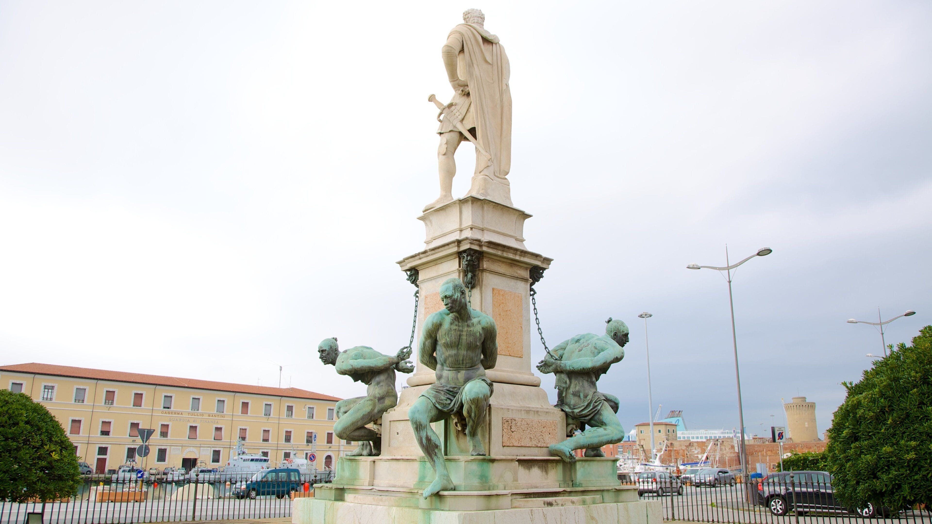 Monumento dei Quattro Mori som inkluderer utendørs kunst, statue eller skulptur og kunst