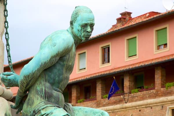 Monumento dei Quattro Mori featuring a statue or sculpture, outdoor art and a monument