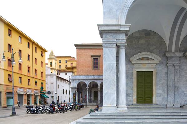 Palazzo Grande som omfatter historiske bygningsværker og en by