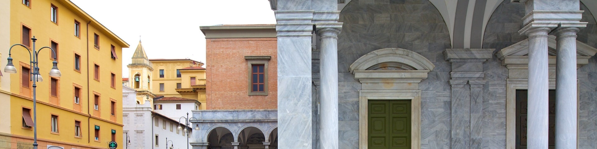 Palazzo Grande que inclui arquitetura de patrimônio e uma cidade