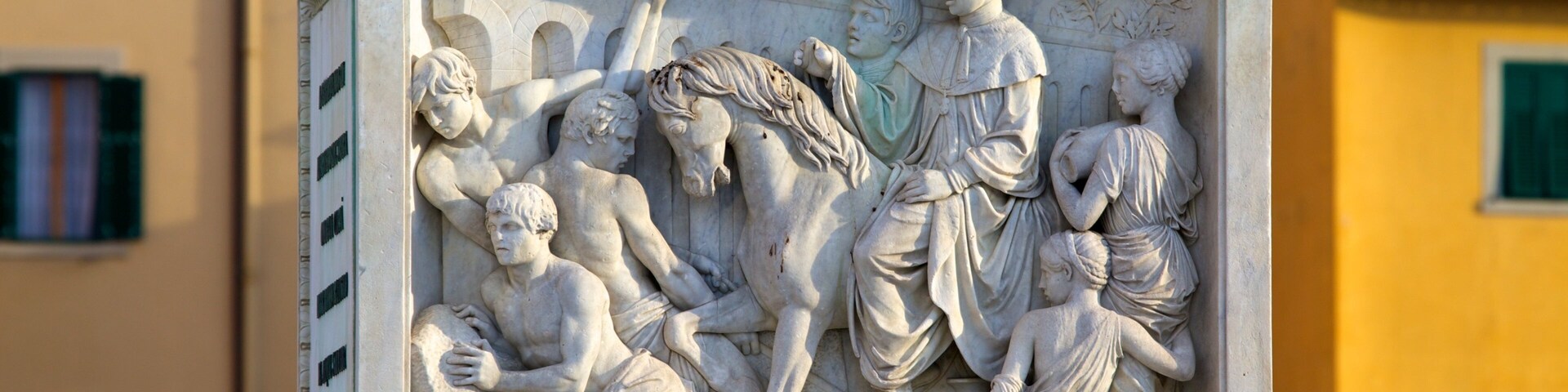 Piazza della Repubblica mostrando uma estátua ou escultura, arte ao ar livre e arte