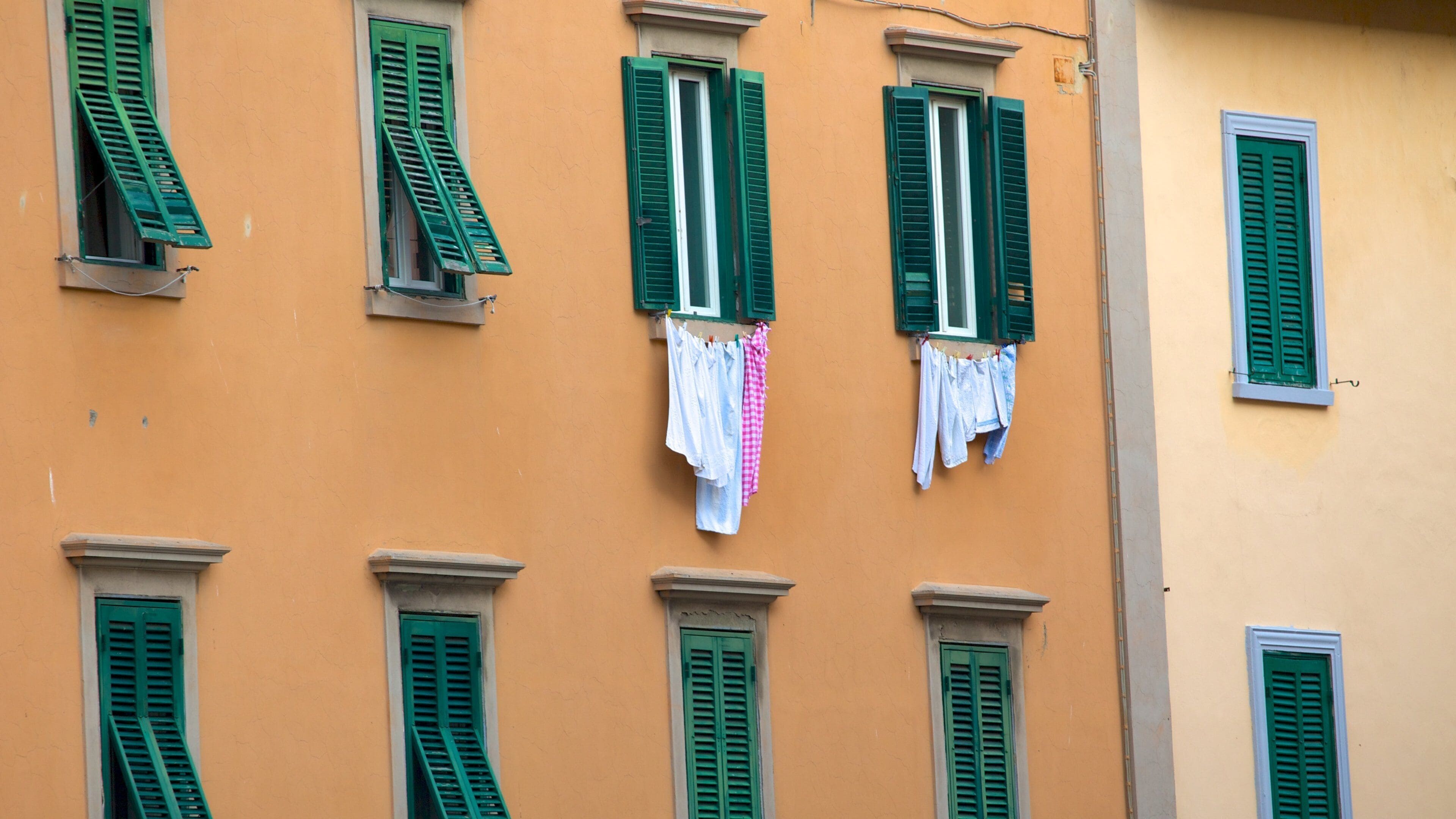 Piazza della Repubblica which includes heritage architecture and a house