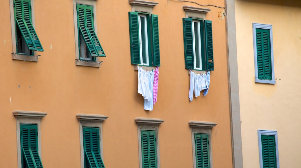 Piazza della Repubblica which includes heritage architecture and a house