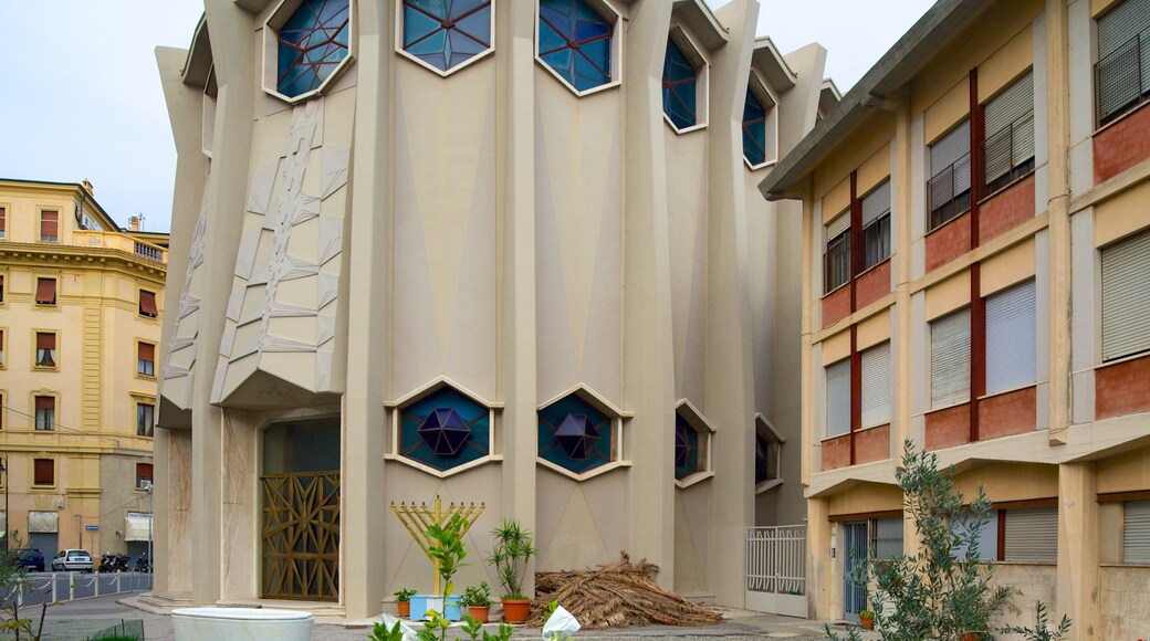 Sinagoga Ebraica som inkluderer religiøse elementer og by