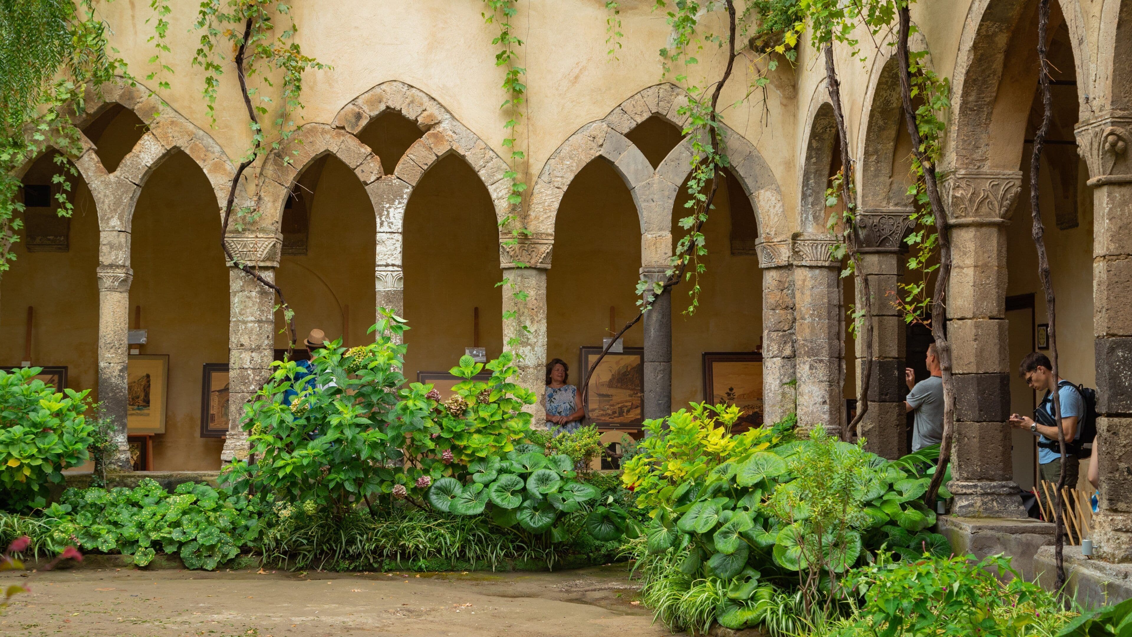 Chiesa di San Francesco which includes a garden and heritage elements