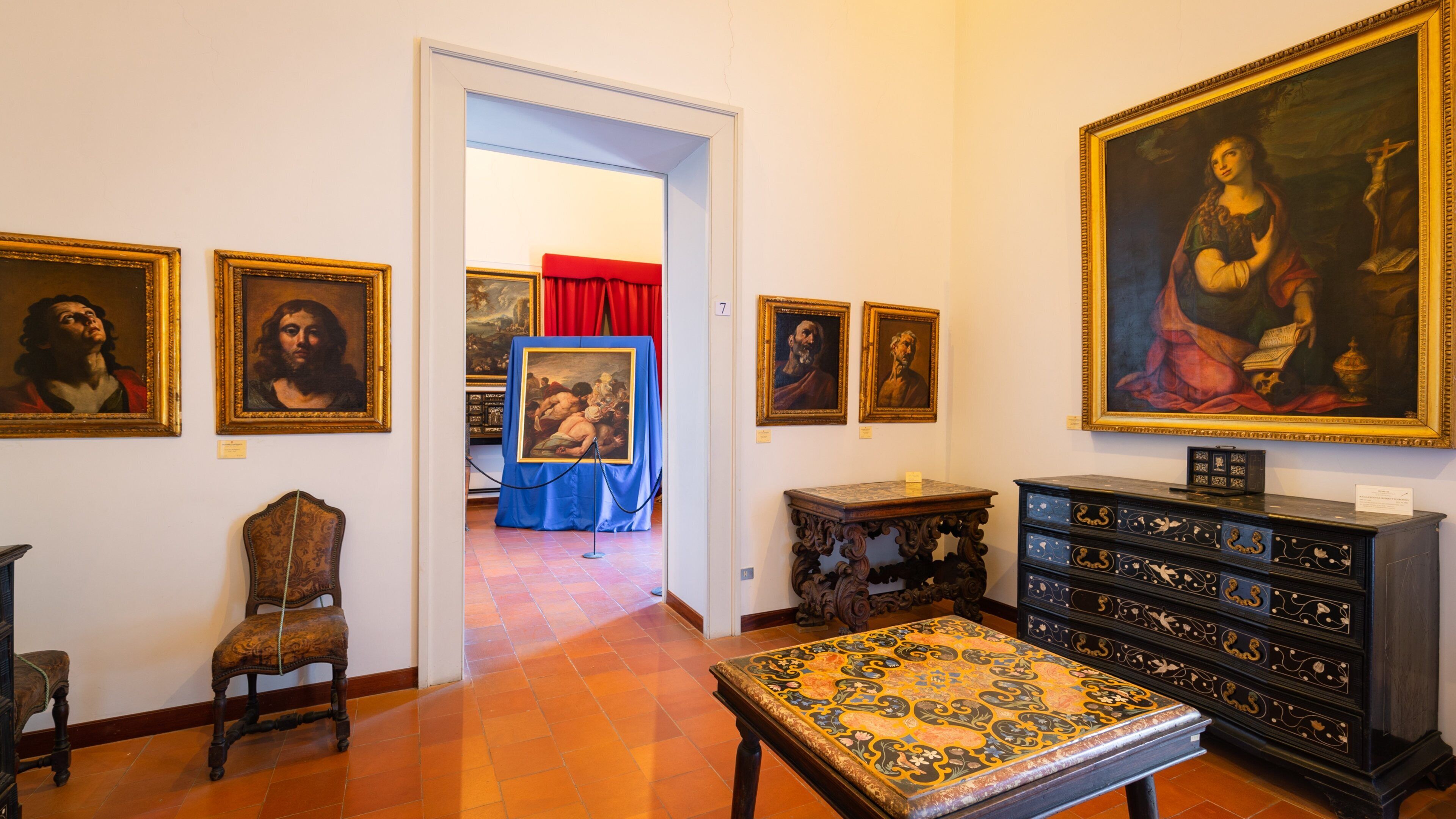 Museo Correale di Terranova which includes interior views, art and religious elements