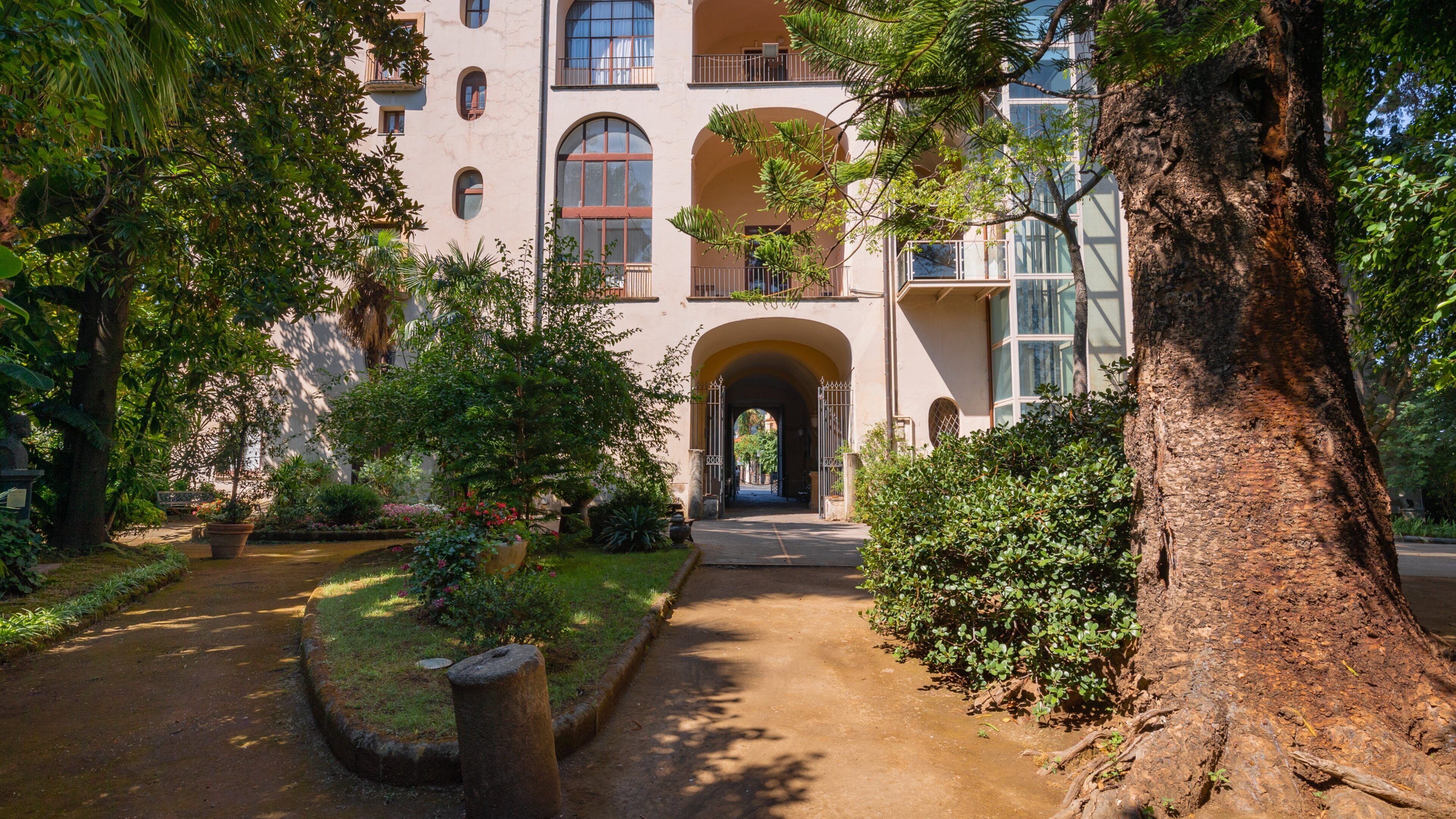 Museo Correale di Terranova featuring a garden