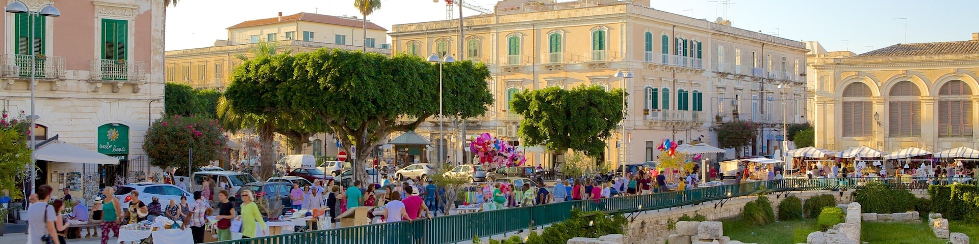 Temple of Apollo which includes street scenes, heritage elements and building ruins