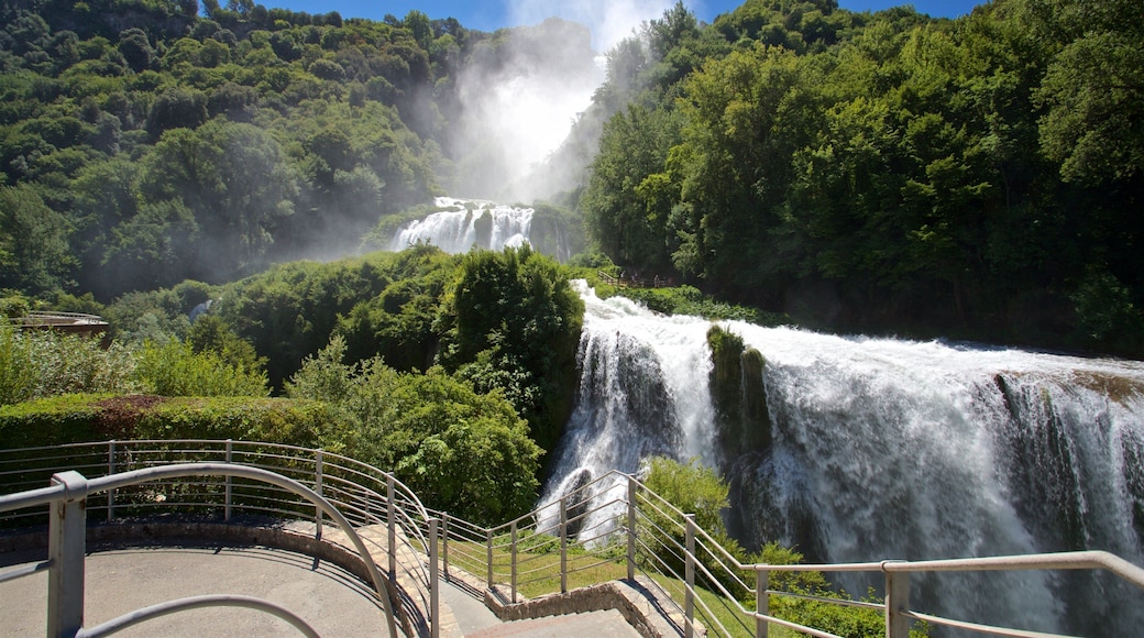 Cascata delle Marmore which includes a waterfall