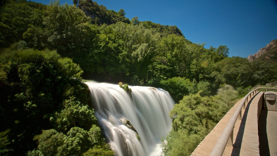 Cascata delle Marmore welches beinhaltet Wasserfall