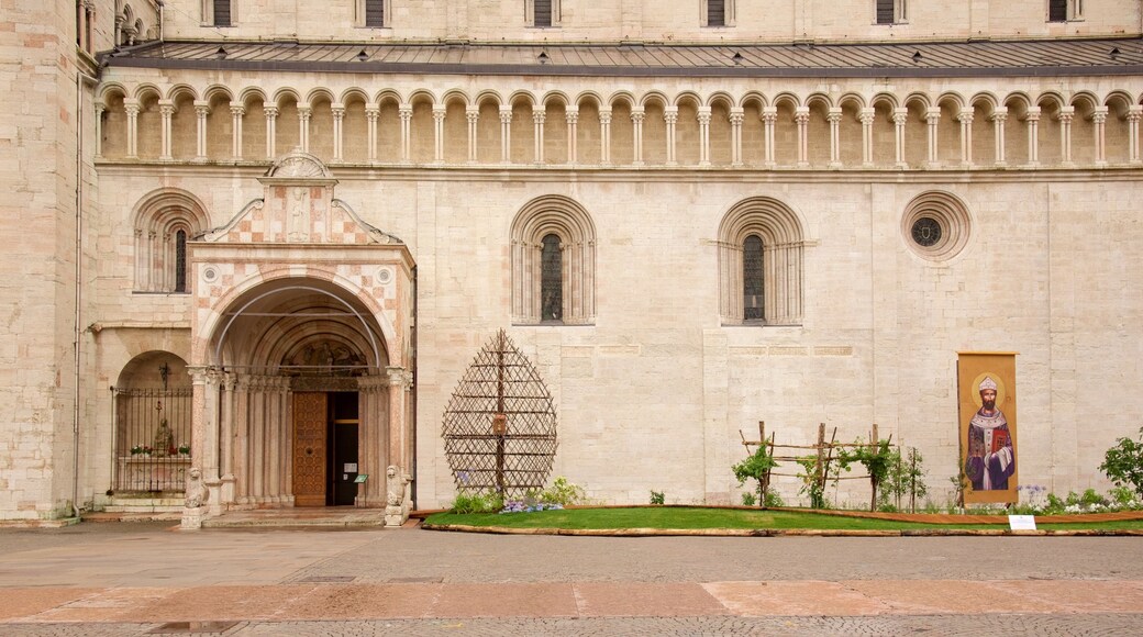 Trento Cathedral showing religious elements, art and heritage elements
