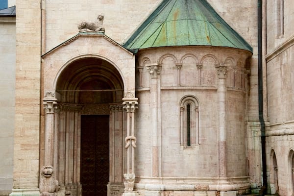 Kathedrale von Trient mit einem historische Architektur und Kirche oder Kathedrale