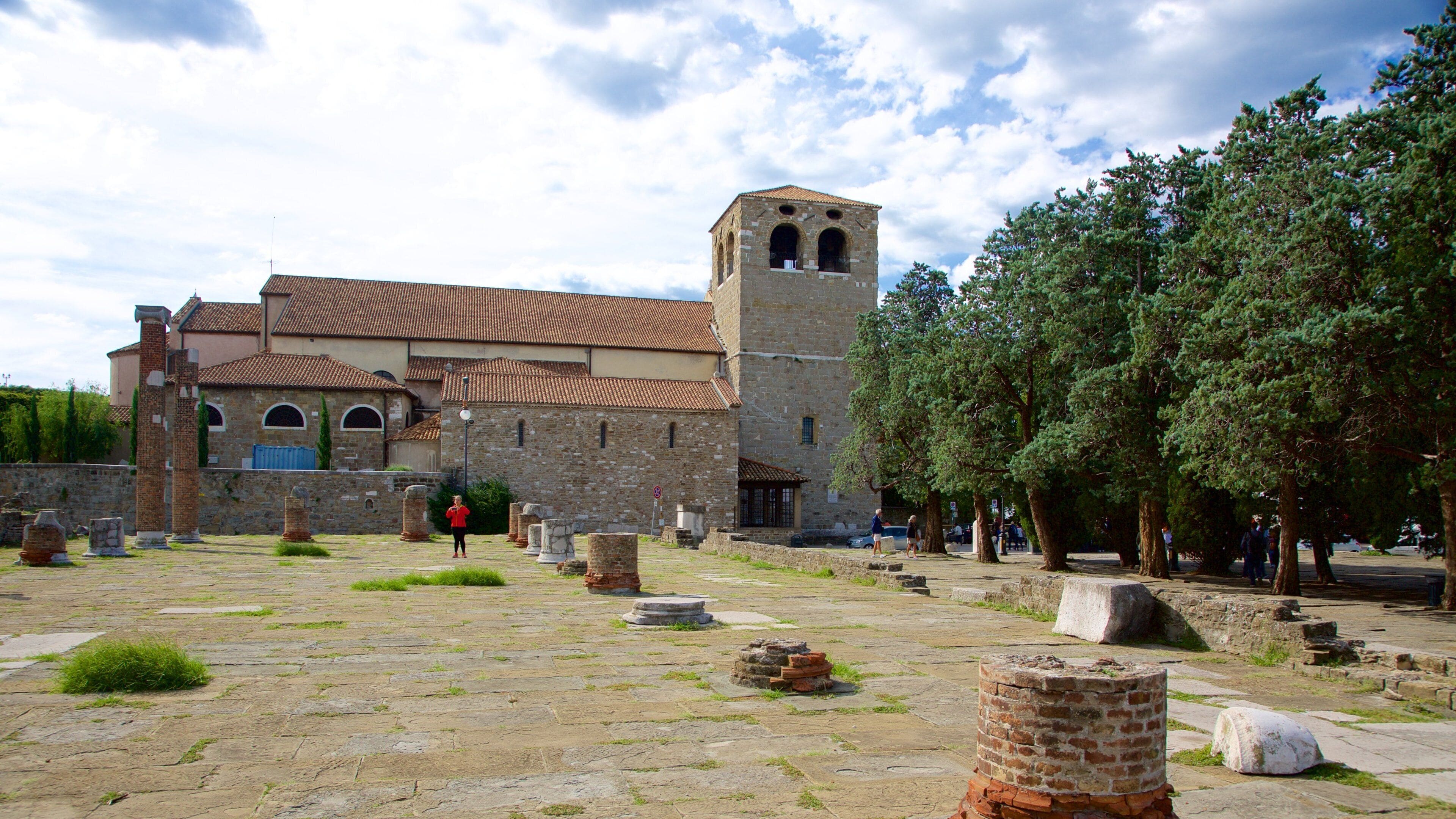 Cathedral of San Giusto showing heritage elements and a church or cathedral