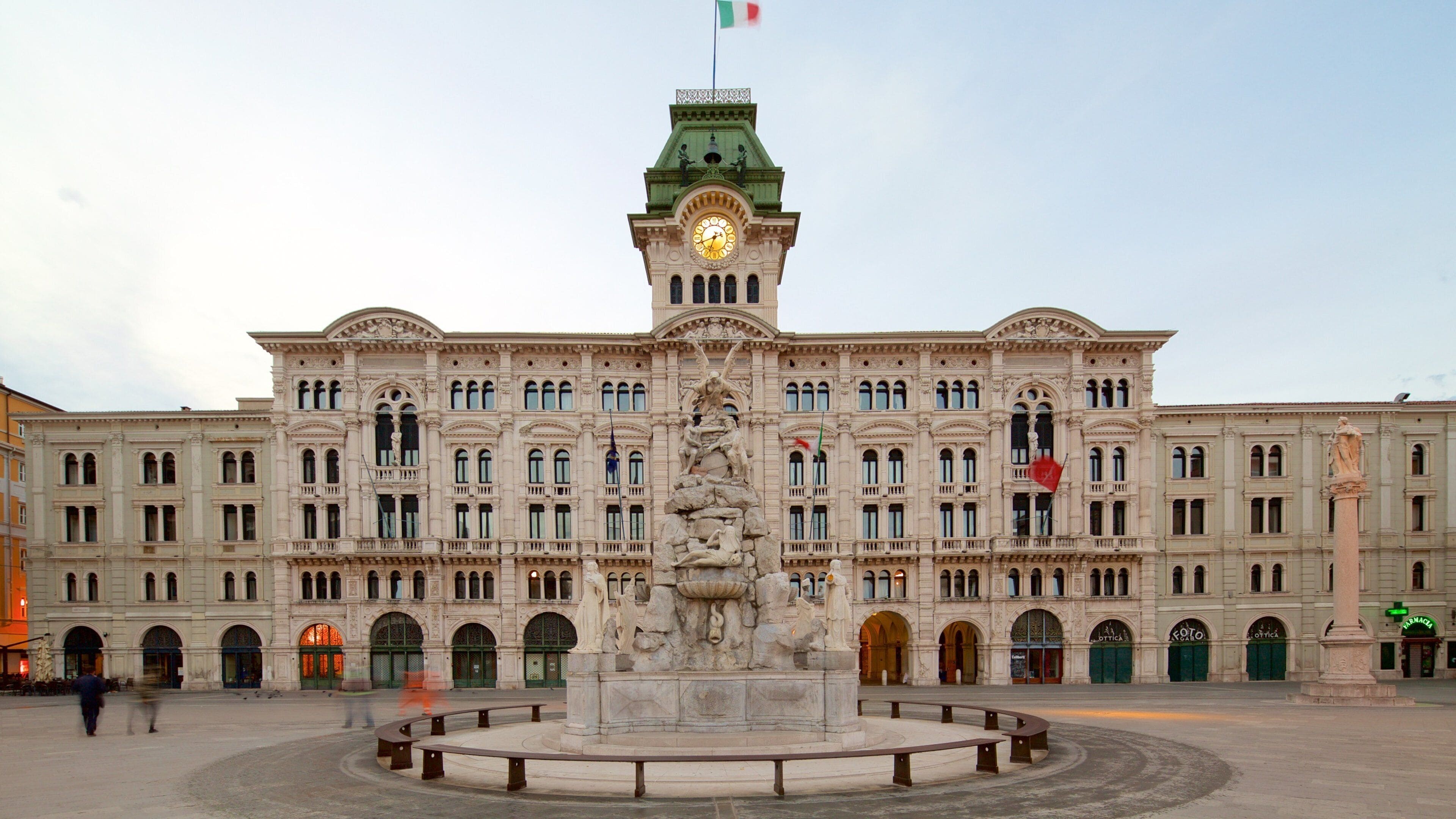 Palazzo del Municipio showing a fountain, a sunset and an administrative buidling