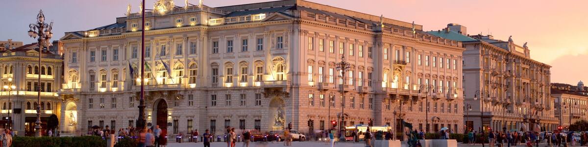 Piazza dell\'Unita das einen Verwaltungsgebäude, allgemeine Küstenansicht und Sonnenuntergang