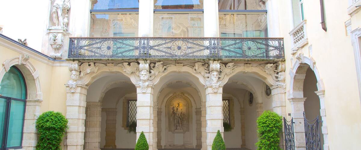 Gallerie di Palazzo Leoni Montanari which includes a house and heritage architecture