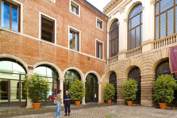 ティエネ宮殿 表示 ストリート シーン と 広場