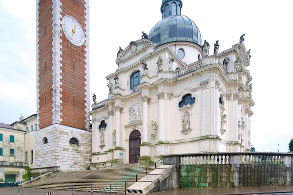 Santuario della Madonna di Monte Berico which includes street scenes, heritage architecture and heritage elements