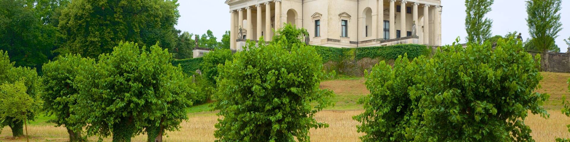 Villa Capra detta la Rotonda showing farmland and a park