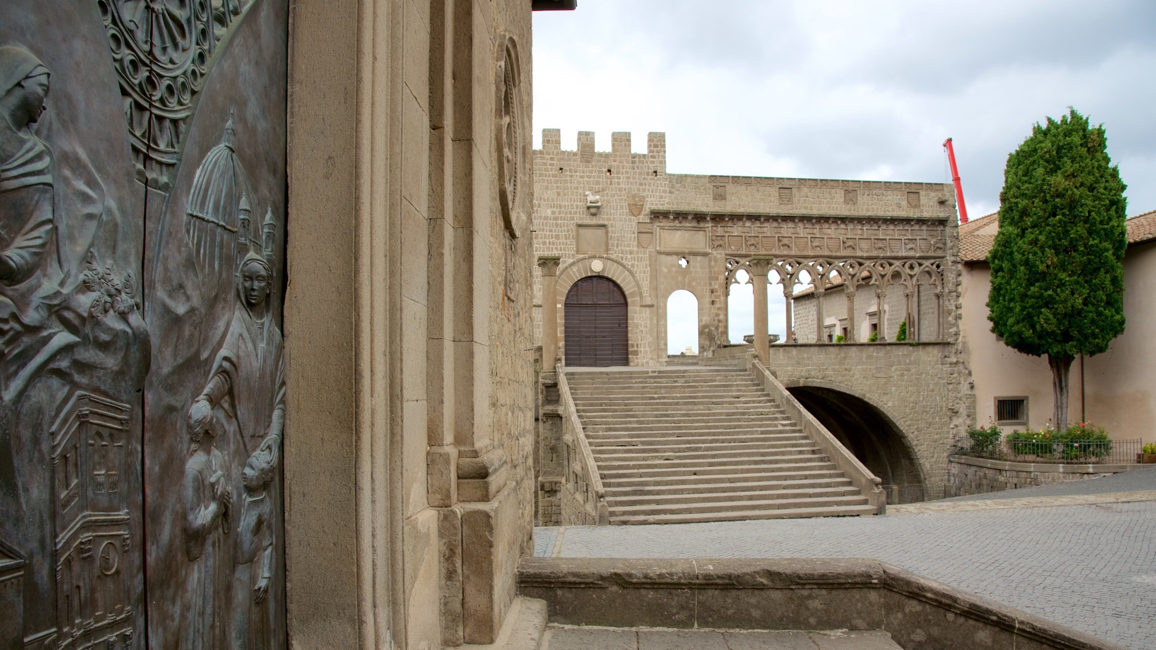 Viterbo featuring a square or plaza and heritage architecture