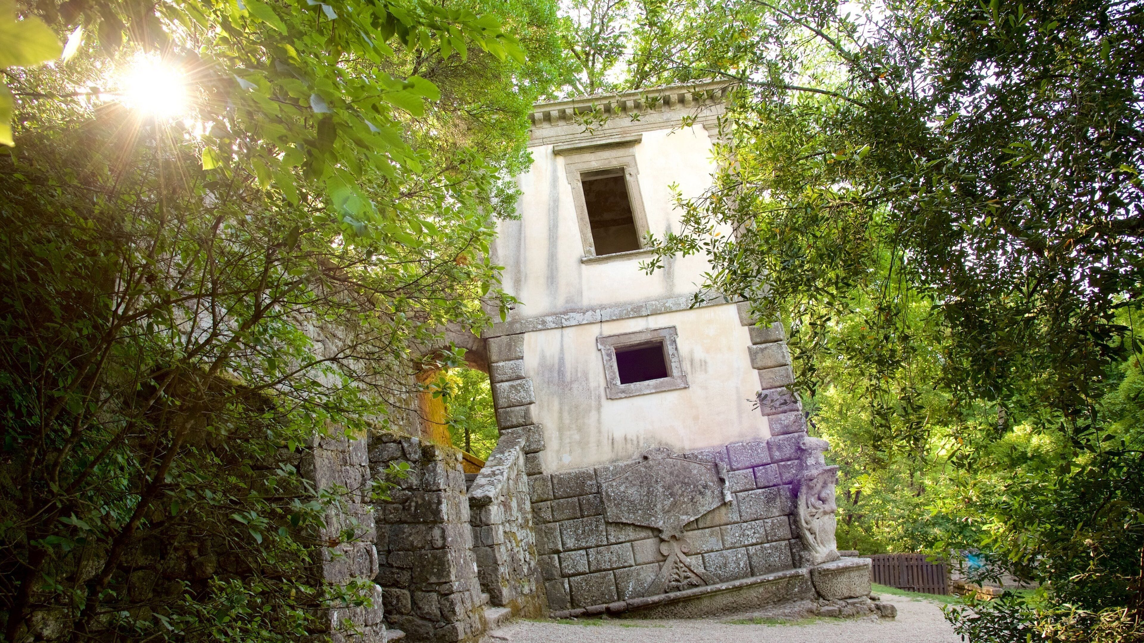 Parco dei Mostri caratteristiche di giardino e oggetti d\'epoca