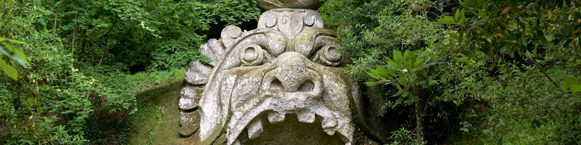 Parco dei Mostri showing a statue or sculpture