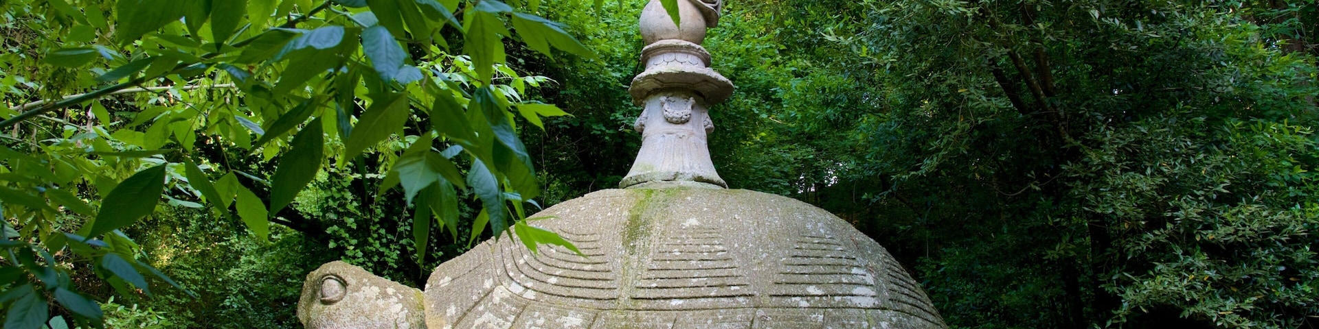 Parco dei Mostri caracterizando uma estátua ou escultura