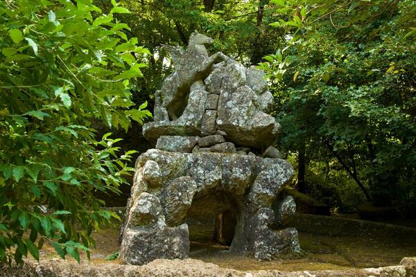 Parco dei Mostri welches beinhaltet Statue oder Skulptur und Park