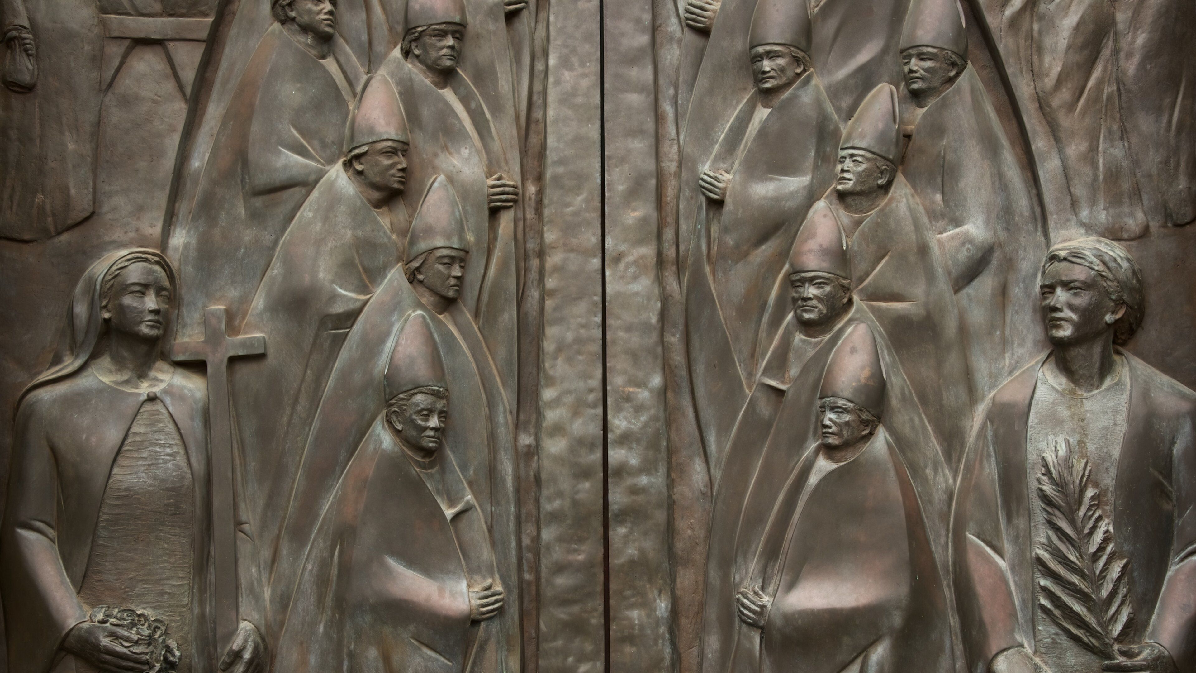 Viterbo Cathedral showing religious elements