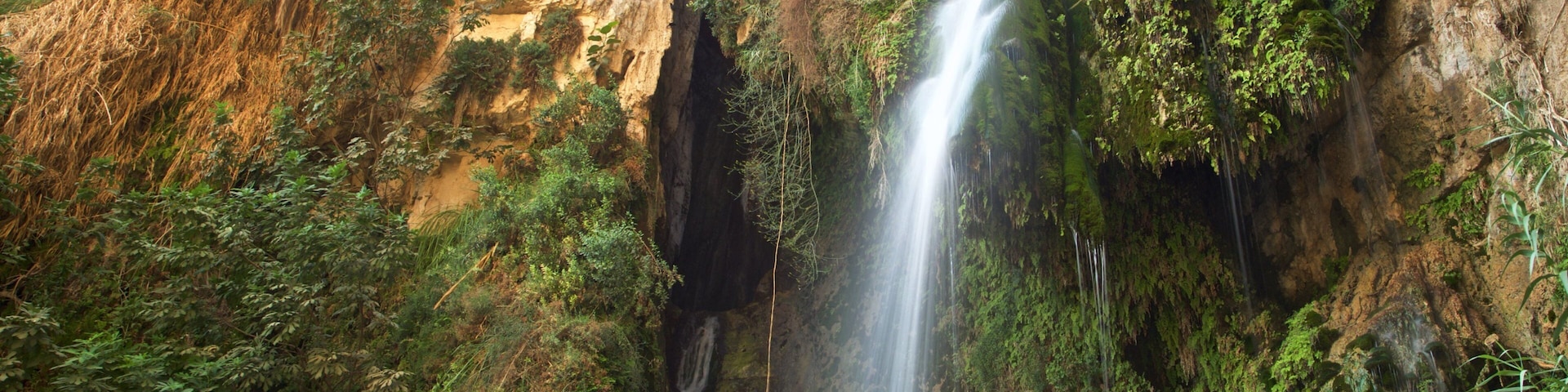 恩戈地國家公園 设有 小瀑布