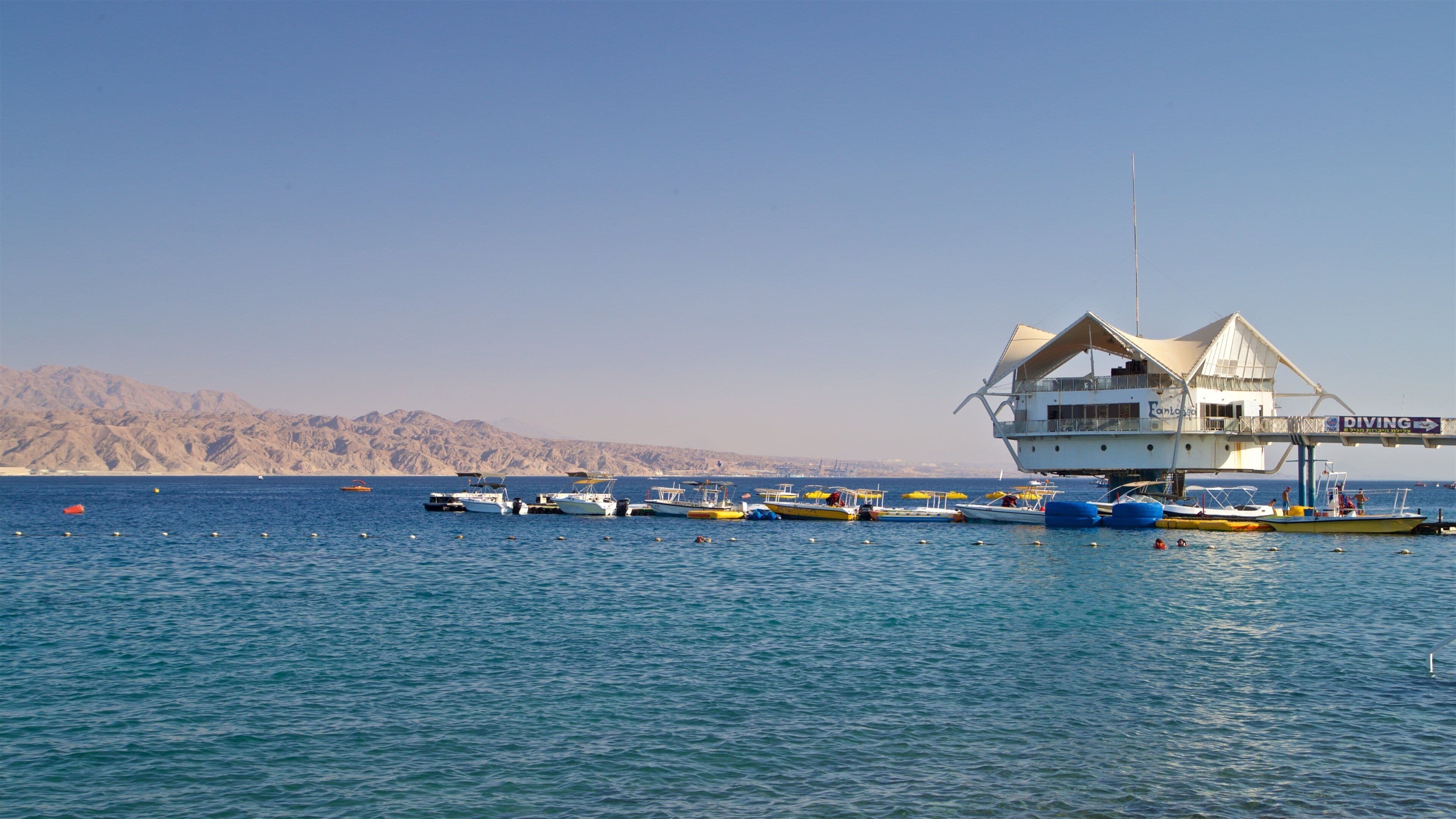 Green Beach showing general coastal views