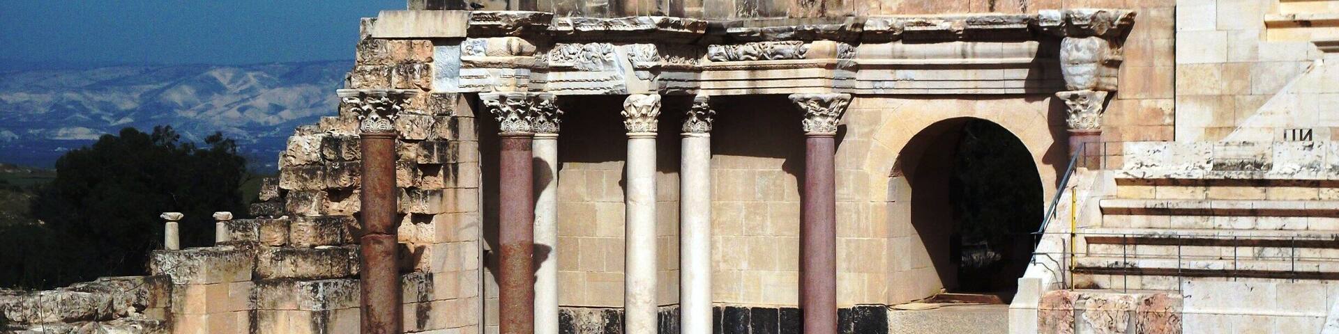 A Decapolis city #stunningstructures with an abundance of ancient buildings to explore