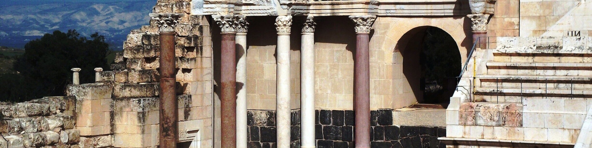 A Decapolis city #stunningstructures with an abundance of ancient buildings to explore