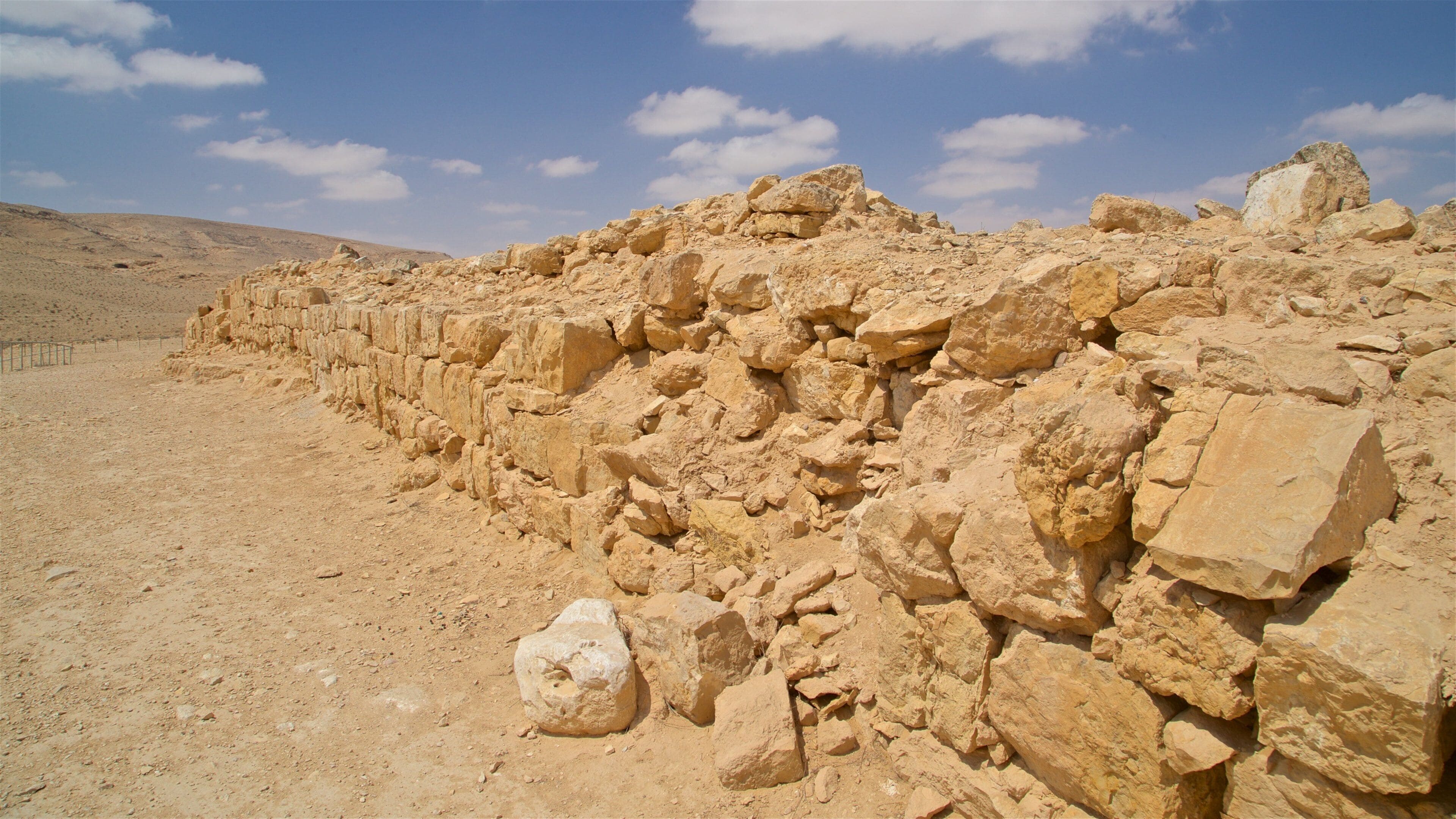 Mamshit National Park featuring building ruins and desert views