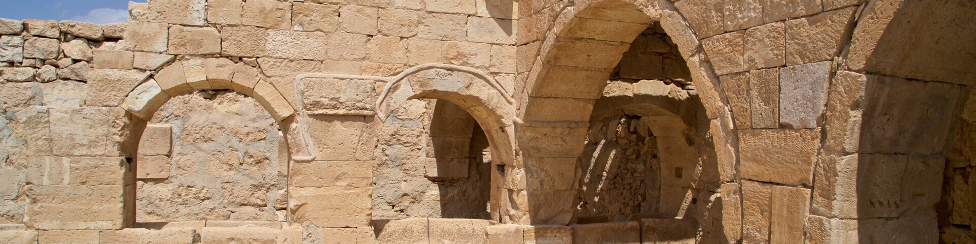 Mamshit National Park featuring heritage elements and a ruin