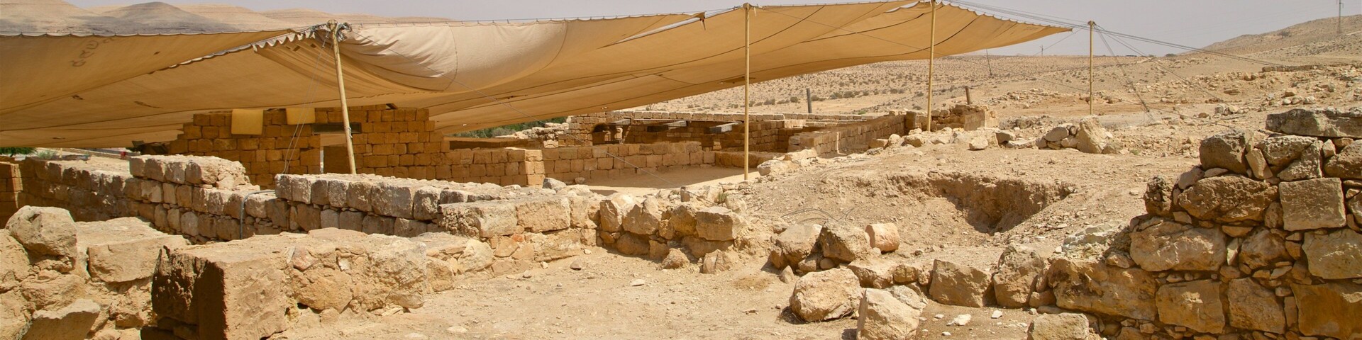 Mamshit National Park which includes building ruins, desert views and heritage elements