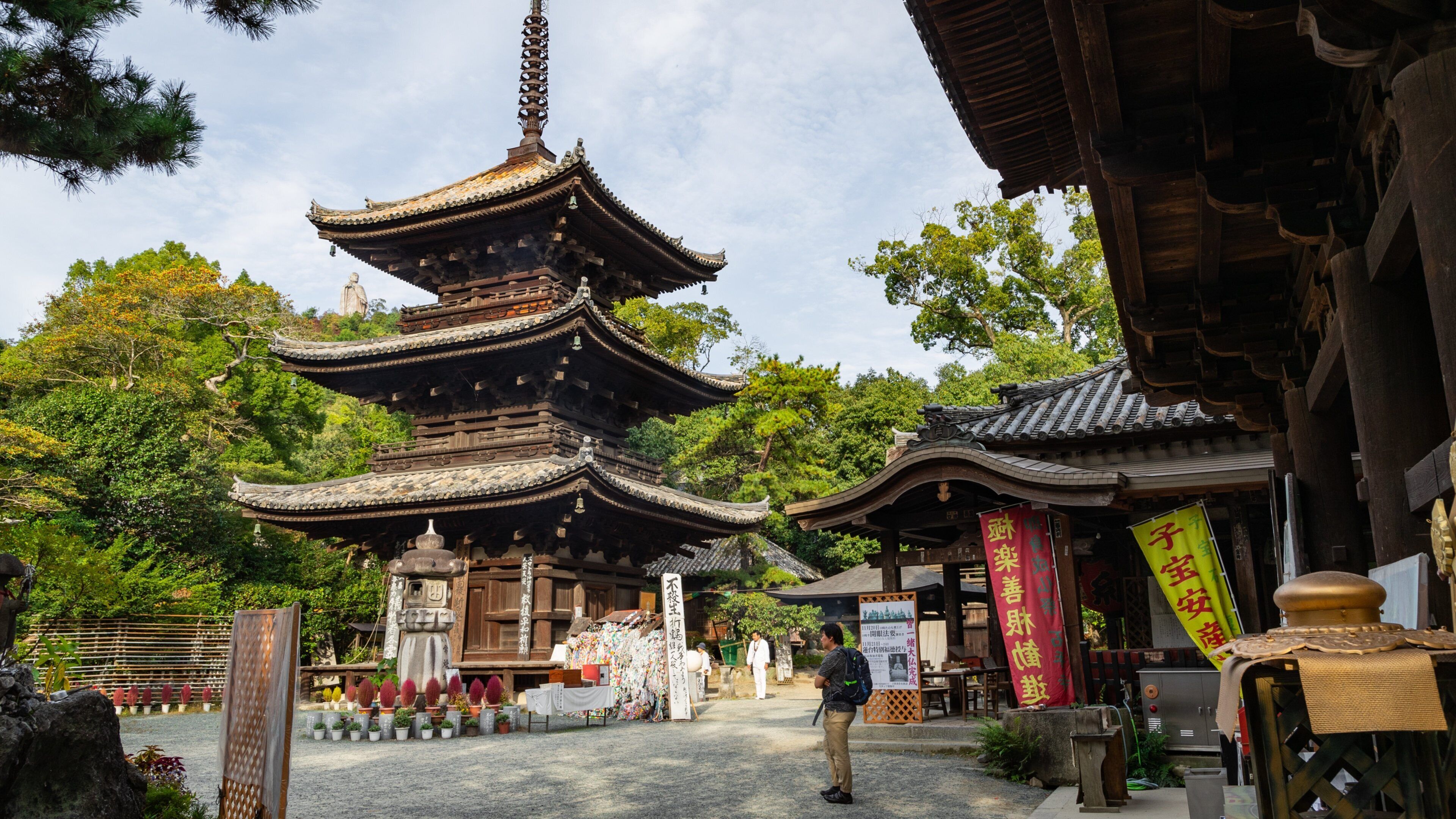 Ishite Temple featuring heritage elements and a temple or place of worship