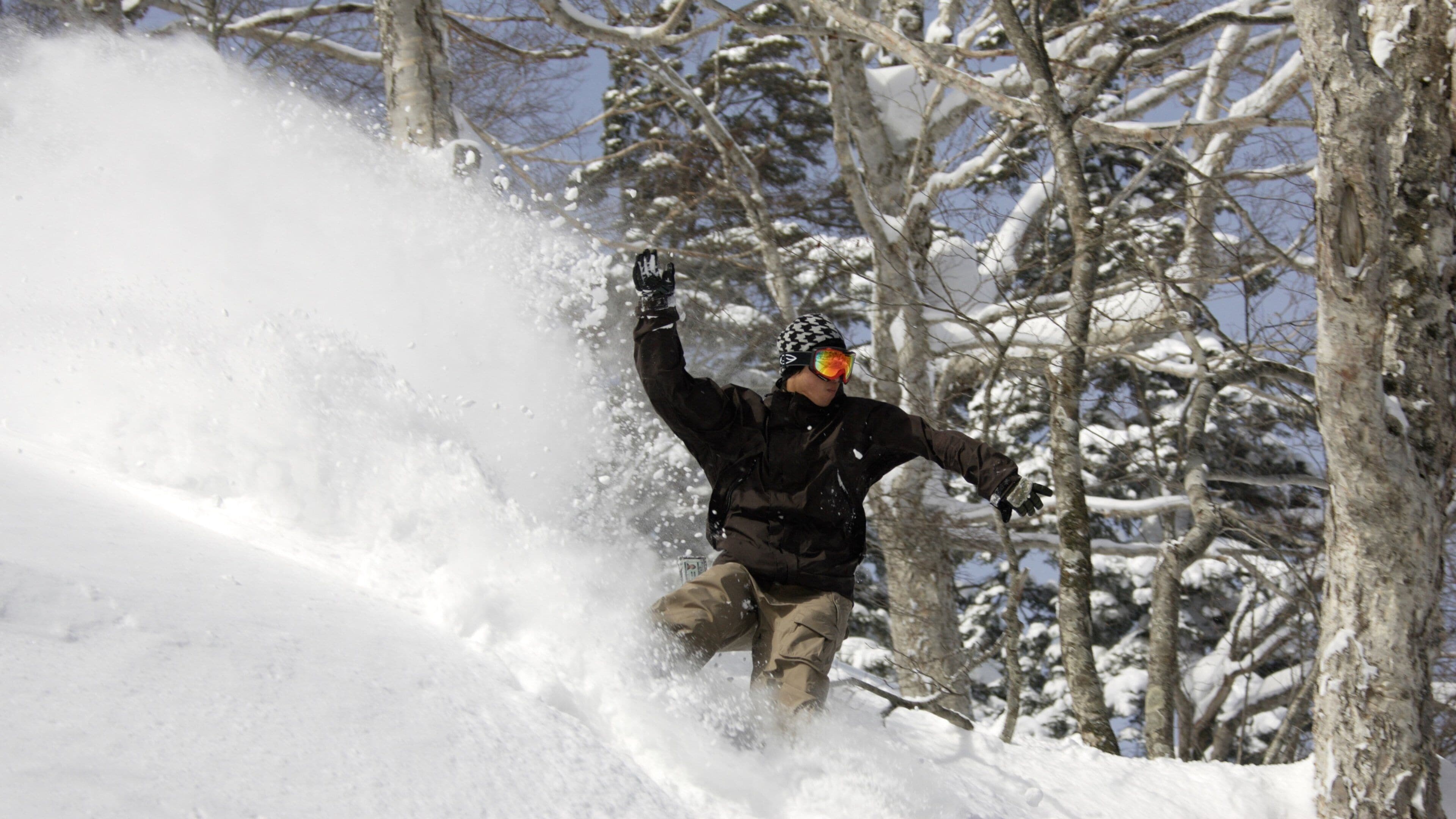 Appi Kogen Skisportssted som viser snowboarding og sne såvel som en mand