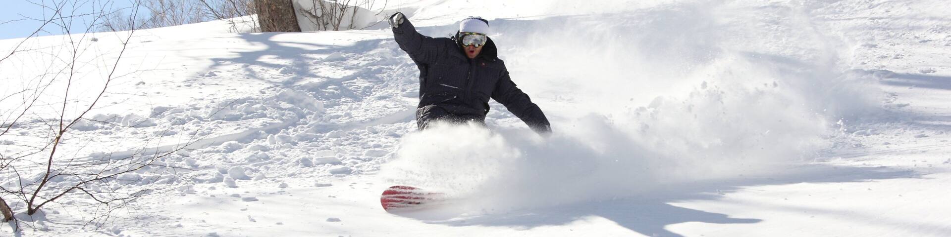 Appi Kogen Ski Resort showing snow and snow boarding as well as an individual male
