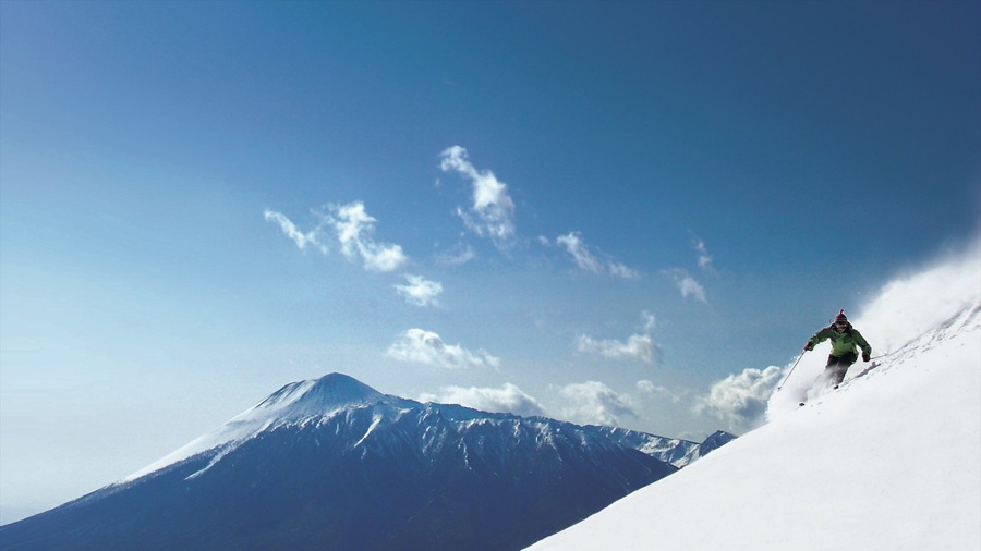 Appi Kogen Ski Resort which includes snow skiing, mountains and snow