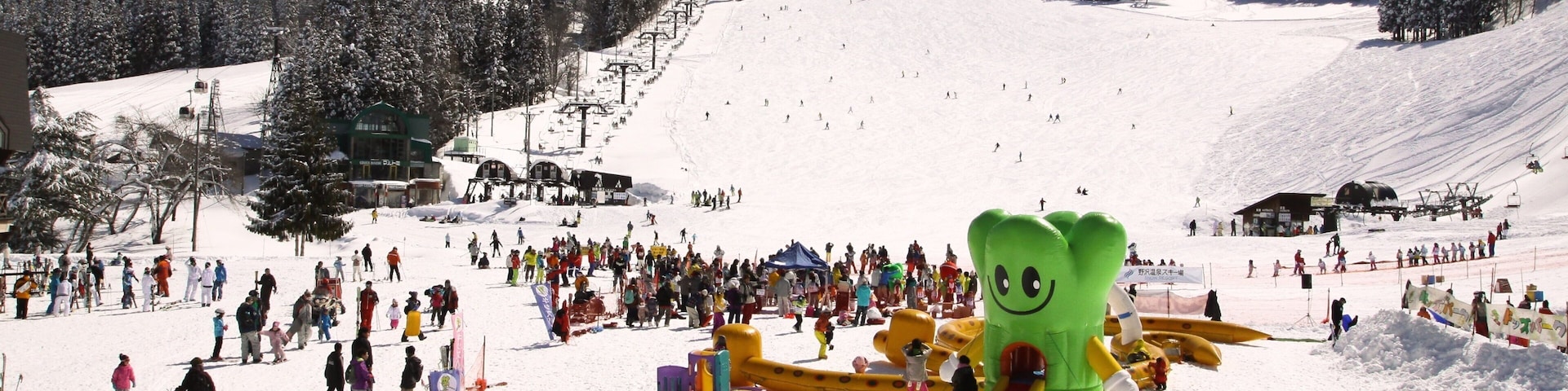 Nozawa Onsen Snow Resort which includes snow and a luxury hotel or resort as well as a large group of people