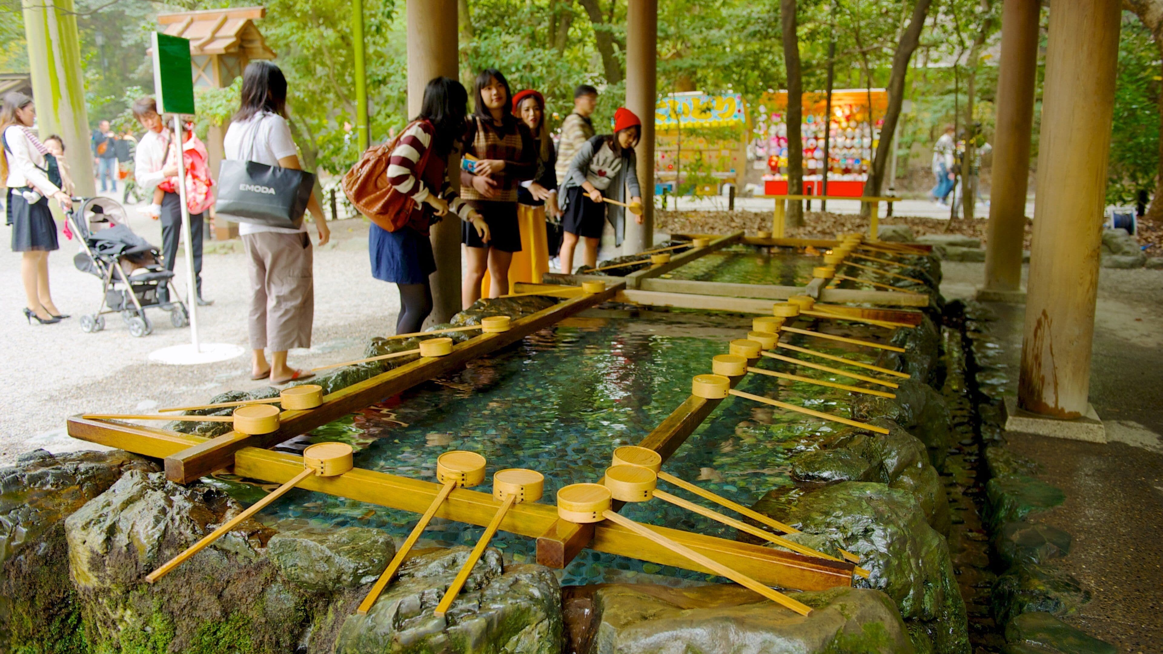 Atsuta Jingu Shrine as well as a small group of people