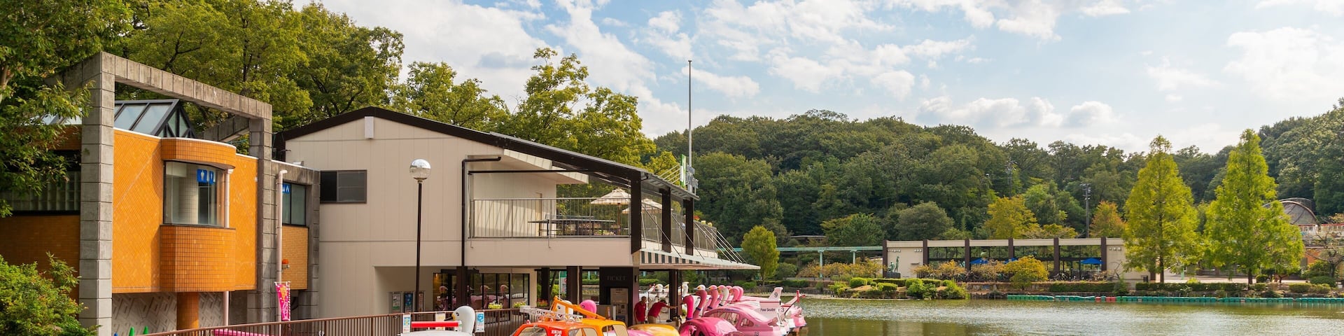 Higashiyama Zoo and Botanical Garden showing boating and a pond