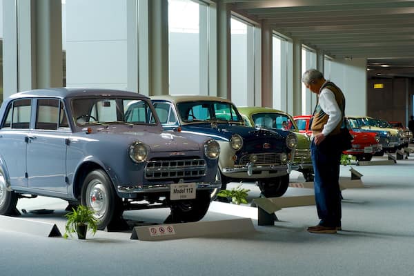 Musée commémoratif Toyota de l\'industrie et de la technologie montrant vues intérieures aussi bien que homme