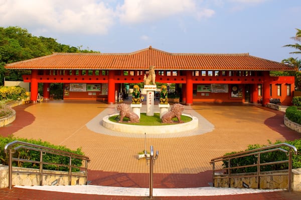 おきなわワールド 表示 広場 と 遺跡