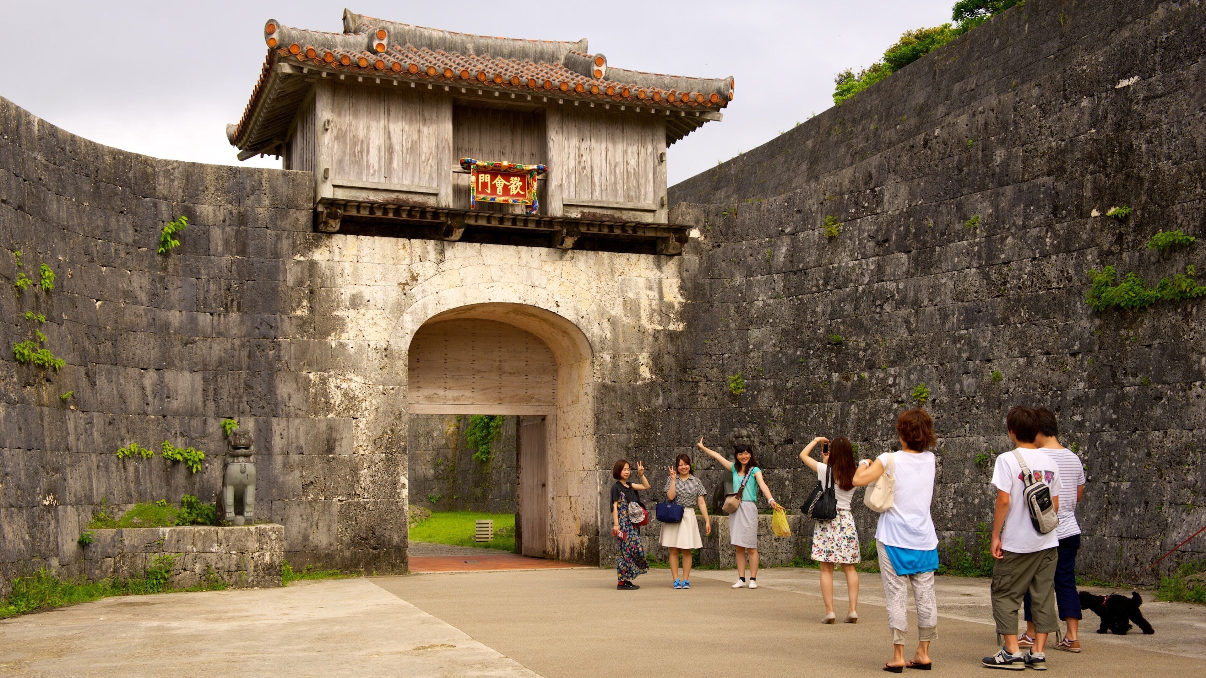 首里城 どの含み 遺跡 及び 大勢の人々