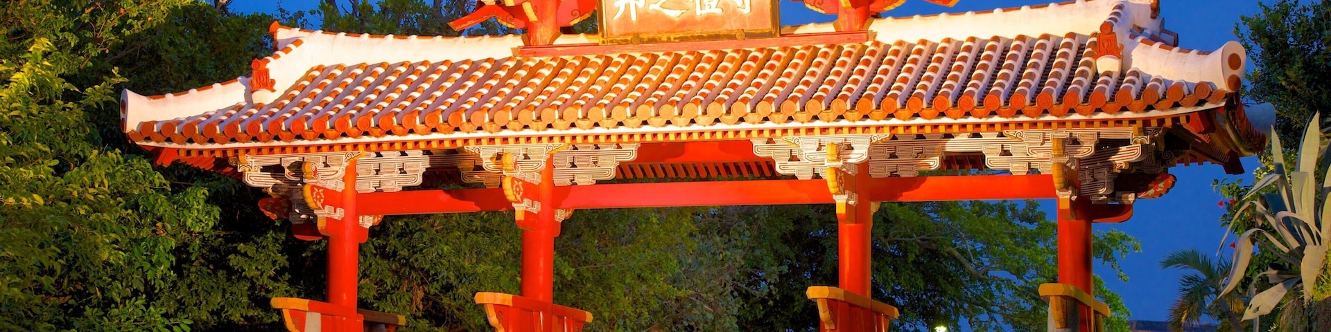 Castelo de Shurijo que inclui cenas noturnas e arquitetura de patrimônio